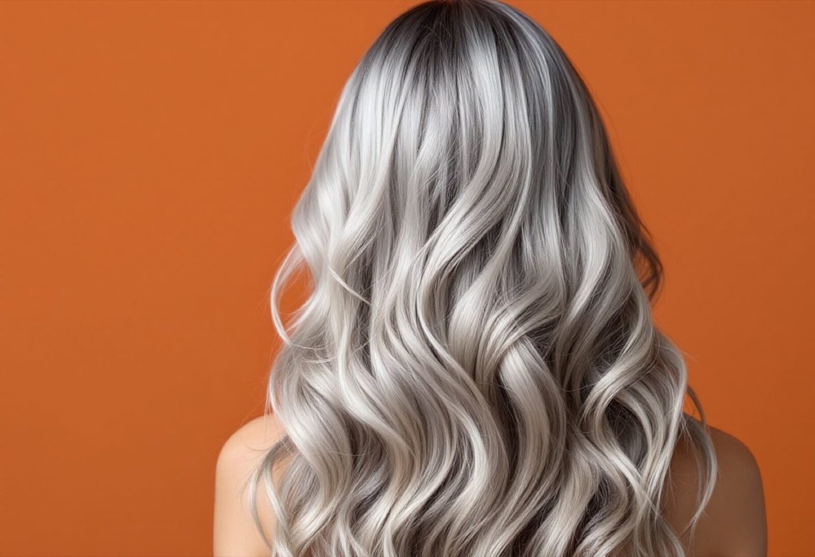 Grey blending sur cheveux longs ondulés